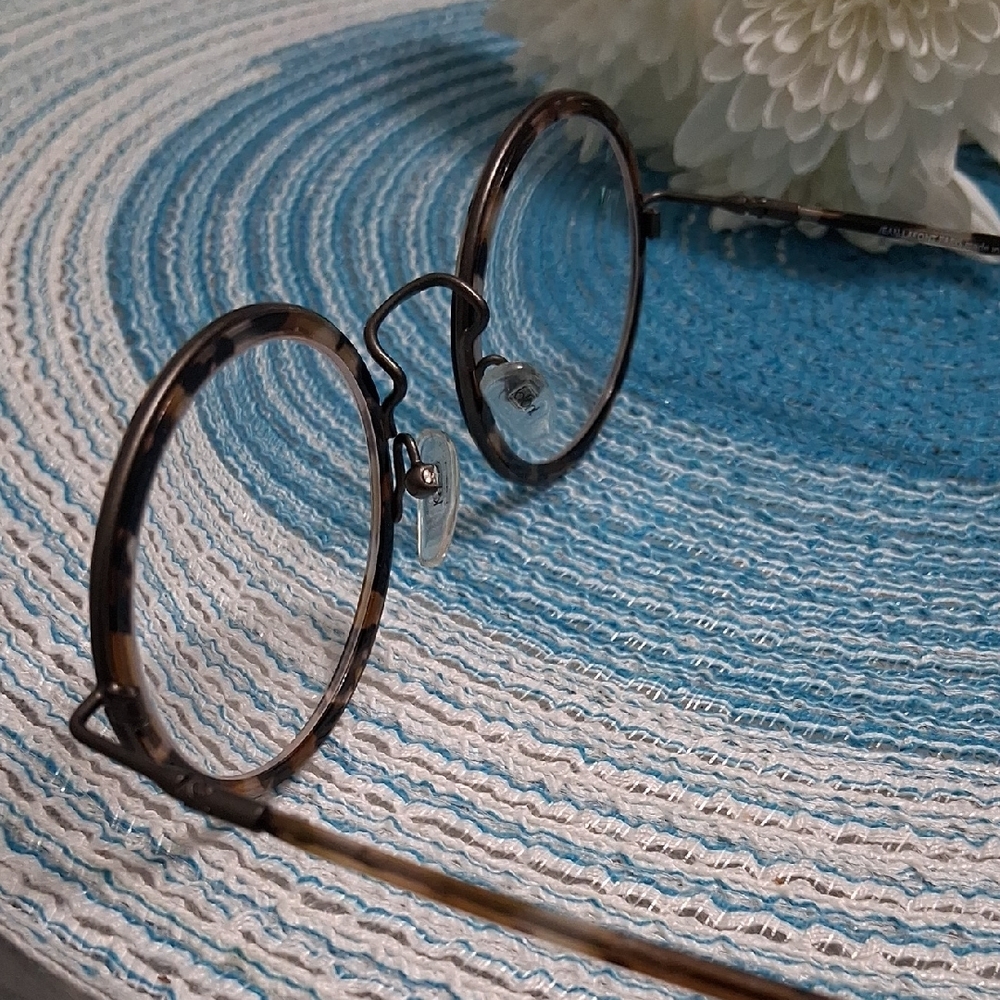 Round Tortoiseshell Glasses - Picture 7 of 13